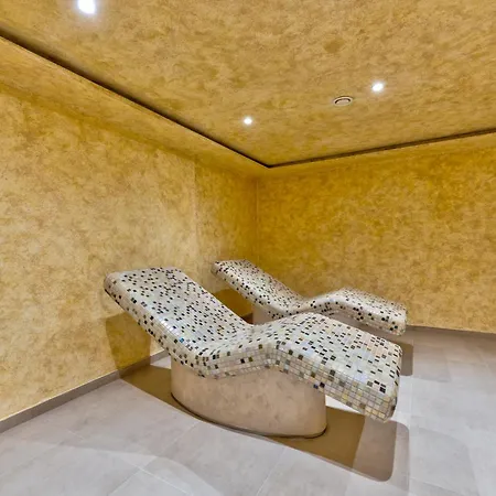 Golden Pine Lux Wellness And Apartment