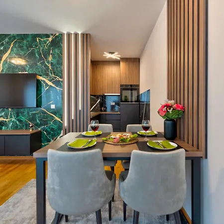 Golden Pine Lux Wellness And Apartment *